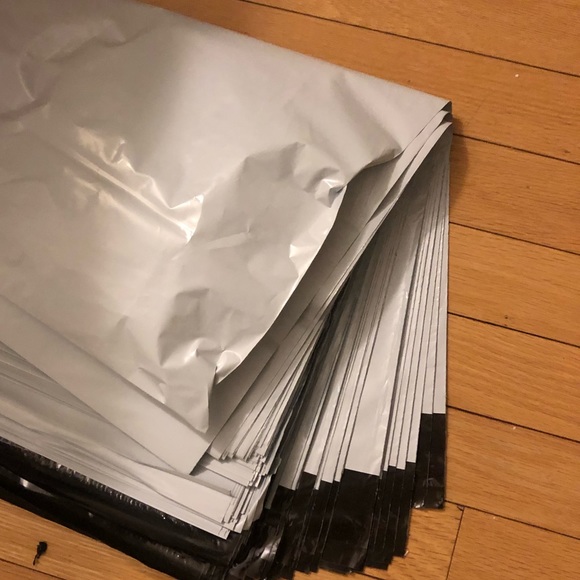 - 100 💯 14.5 X 19 WHITE  POLY MAILER SHIPPING BAGS - Picture 1 of 5